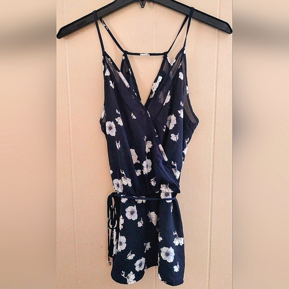 Sienna Sky Floral Mock Wrap Top Navy Blue Size Medium
